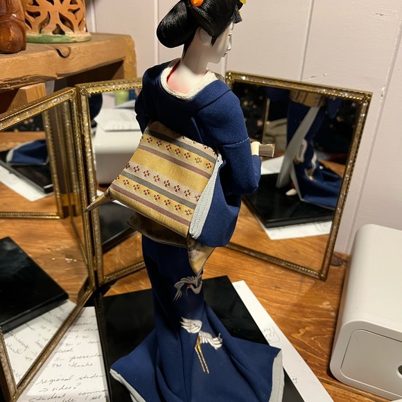 Kyugetsu Japanese Geisha Doll - Picture 5 of 13